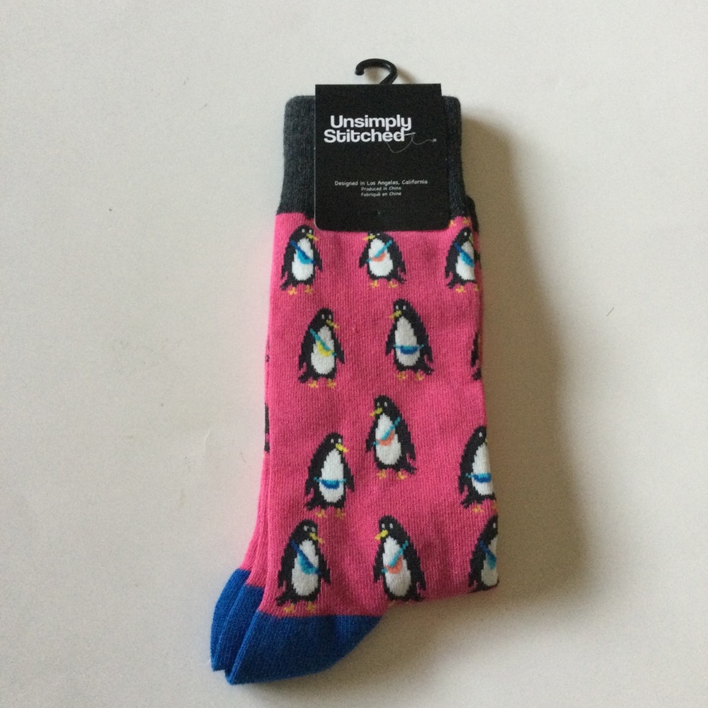 UNSIMPLY STITCHED MENS COTTON BLEND SOCKS PENGUIN PRINT PINK MULTI OS NWT